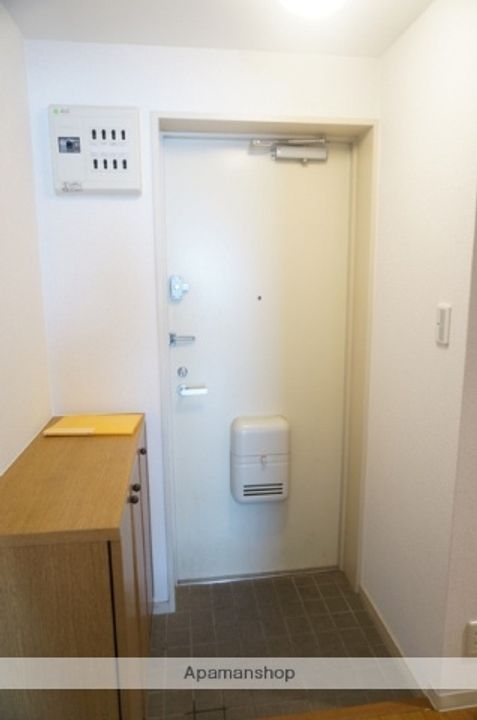 大阪府高槻市氷室町2丁目の賃貸マンションの玄関