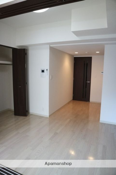 大阪府寝屋川市香里北之町の賃貸マンションの居間