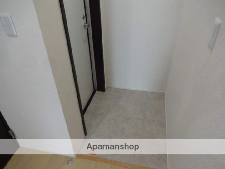 大阪府守口市松下町の賃貸アパートの玄関