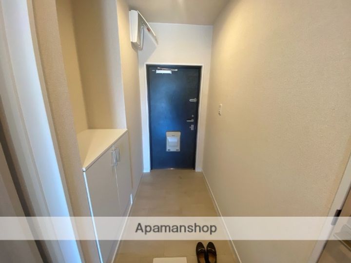 大阪府寝屋川市高倉1丁目の賃貸マンションの玄関
