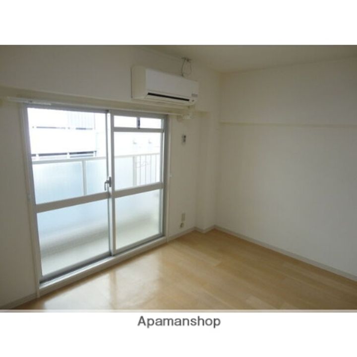 大阪府大阪市淀川区西宮原1丁目の賃貸マンションの居間