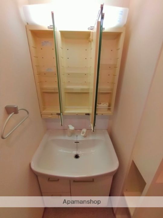 大阪府大阪市北区曾根崎新地2丁目の賃貸マンションの内装