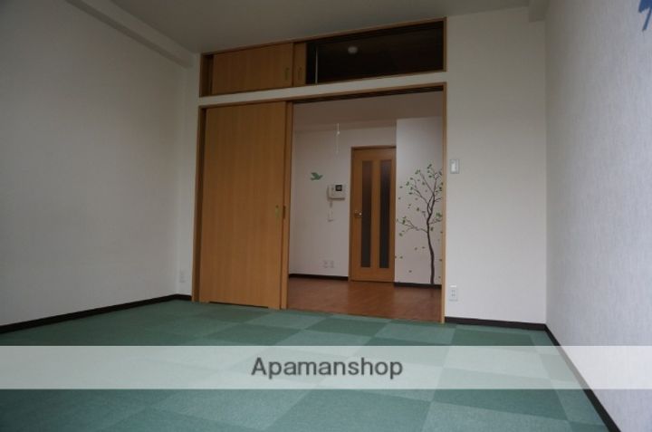 ピーノ・イースト402の居間