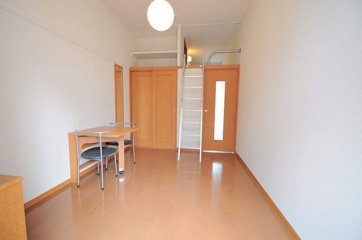 レオパレスハナテン2番館の居間