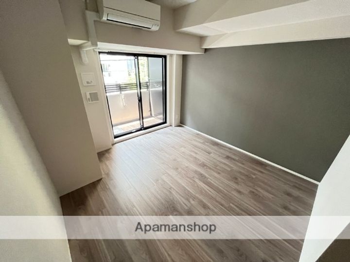 大阪府大阪市北区曾根崎新地2丁目の賃貸マンションの居間