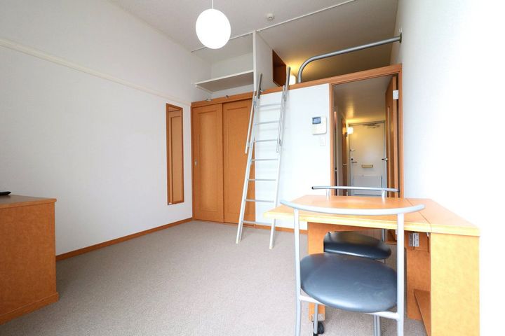 レオパレス盛晶の居間