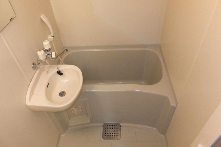 レオパレス花つるみIIの風呂