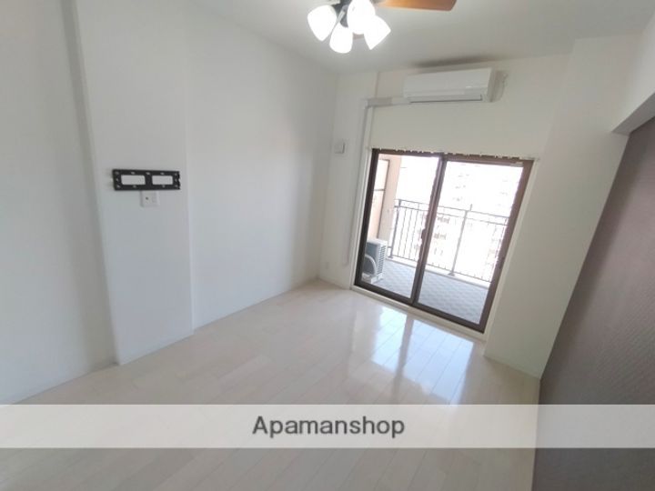 LUXE今里Ⅱの居間