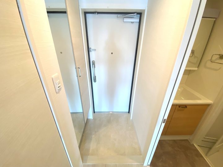 ALIVIS北梅田の玄関