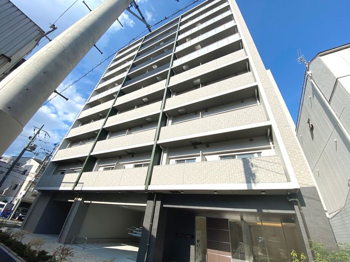 ALIVIS北梅田の外観