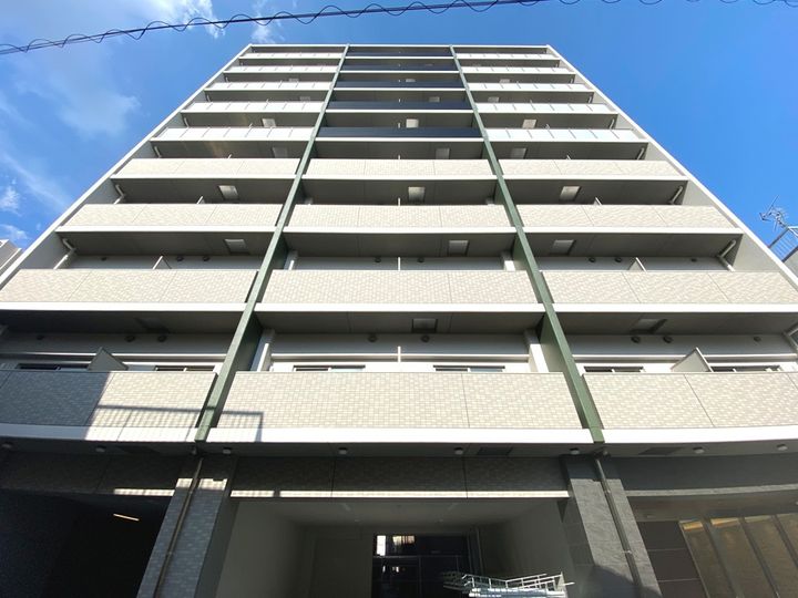 ALIVIS北梅田の外観