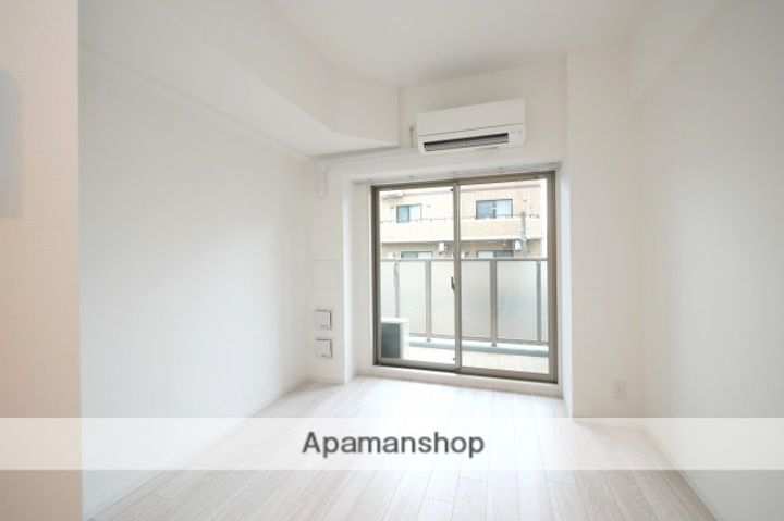 エスリード弁天町桜通レジデンスの居間