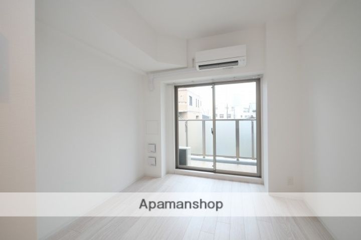 エスリード弁天町桜通レジデンス805の居間