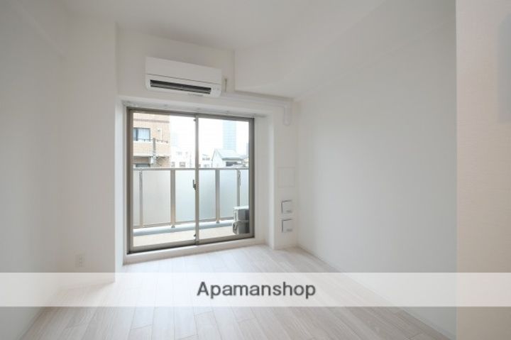 エスリード弁天町桜通レジデンス803の居間