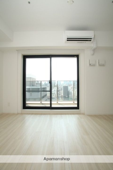 エル・セレーノ天満橋の居間