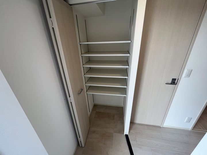 大阪府大阪市城東区古市3丁目の賃貸マンションの内装