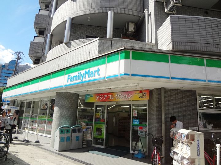 スペチアーレ402の周辺