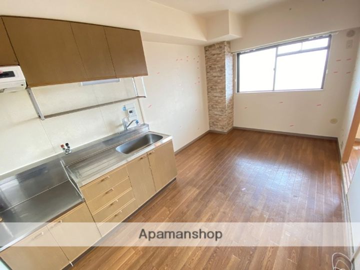 大阪府東大阪市中小阪2丁目の賃貸マンションの居間