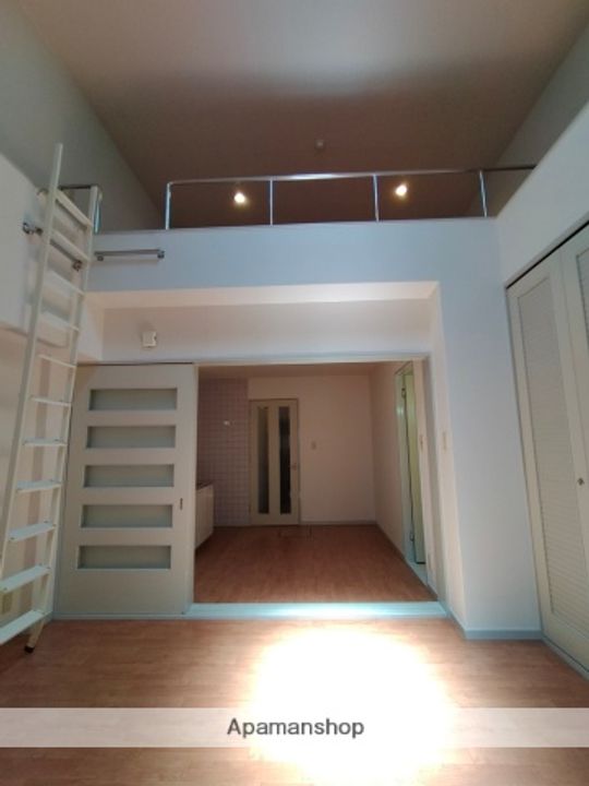 大阪府八尾市上尾町5丁目の賃貸マンション303の居間