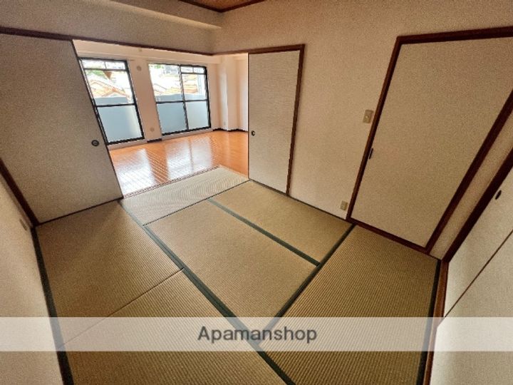 大阪府東大阪市豊浦町の賃貸マンションの内装