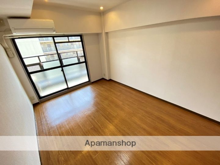 パレイースト小阪の居間