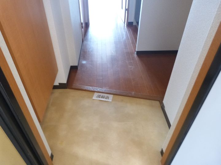 プラディオ徳庵セレニテの玄関