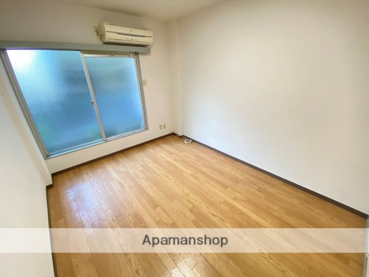 大阪府東大阪市小阪2丁目の賃貸マンションの居間