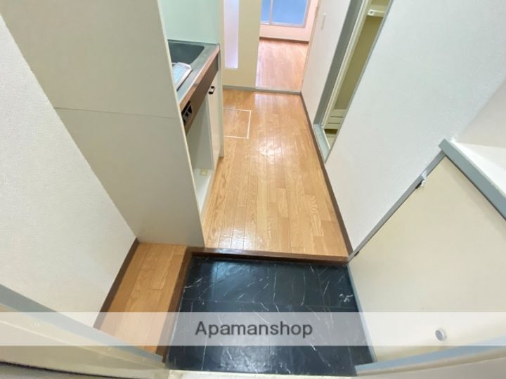 大阪府東大阪市小阪2丁目の賃貸マンションの玄関