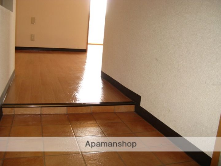 大阪府東大阪市下小阪5丁目の賃貸マンションの玄関