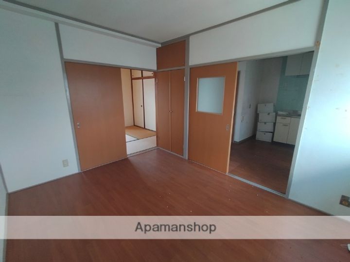 フローラル岩本3F11の居間