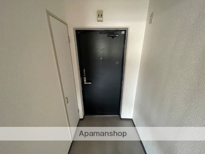 兵庫県尼崎市南塚口町7丁目の賃貸マンションの玄関