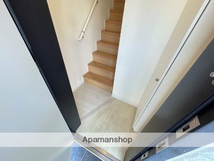 大阪府東大阪市御厨南3丁目の賃貸マンションの玄関