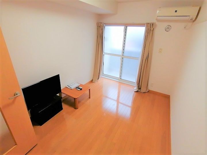 レオパレスウォーターウェーブの居間