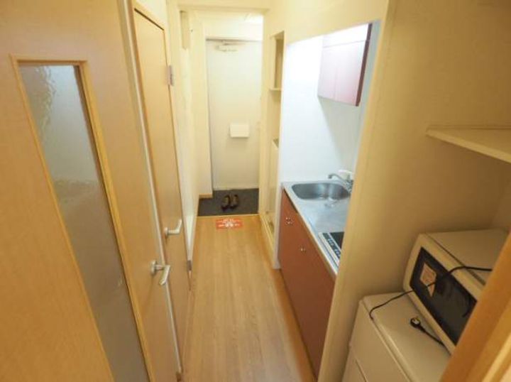 レオパレスアスターの玄関