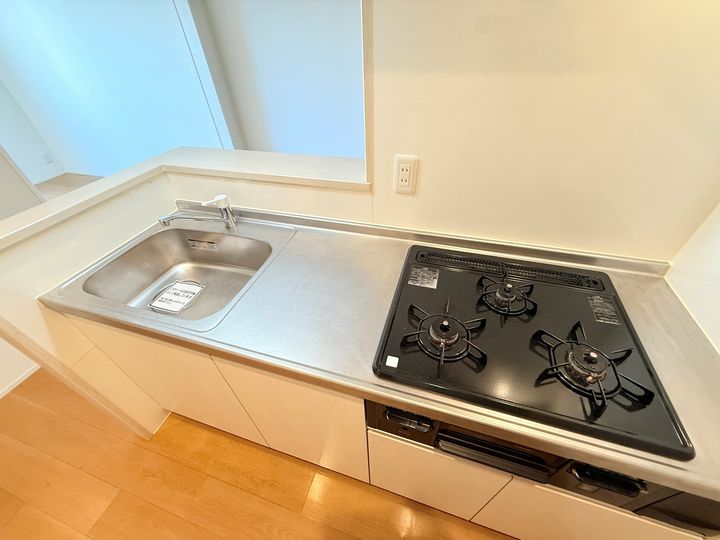 ケーティーハイツ A棟205号室のキッチン