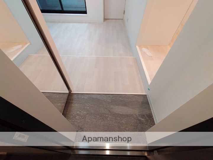 大阪府東大阪市金岡1丁目の賃貸マンションの玄関