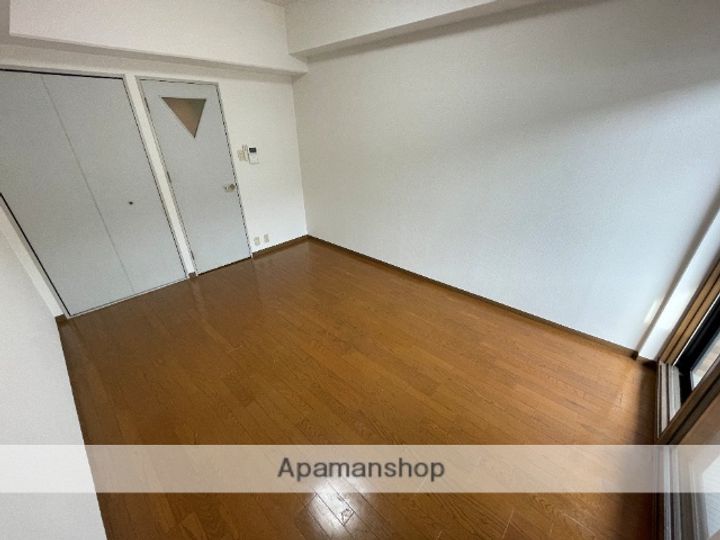 大阪府東大阪市西石切町5丁目の賃貸マンション606の居間
