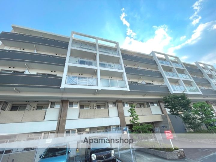 兵庫県西宮市甲子園高潮町の賃貸マンションの外観