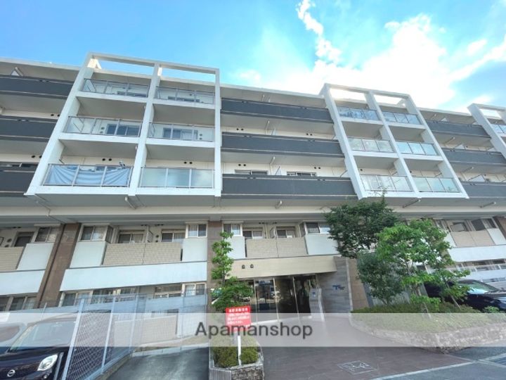 兵庫県西宮市甲子園高潮町の賃貸マンションの外観