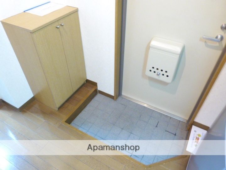 大阪府東大阪市長田中1丁目の賃貸マンションの玄関