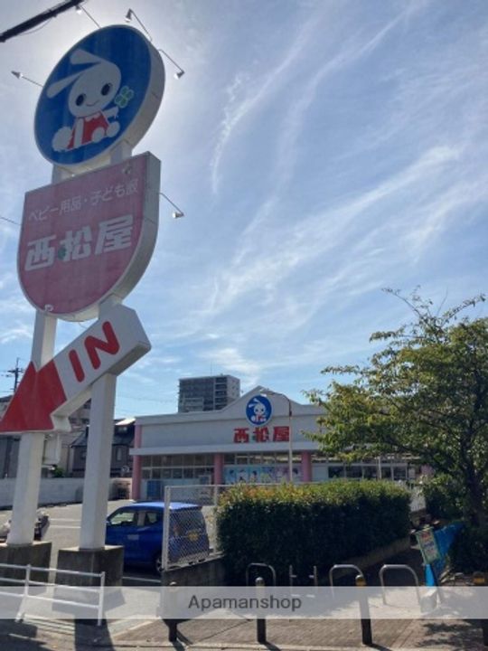 ベルジュネスの周辺