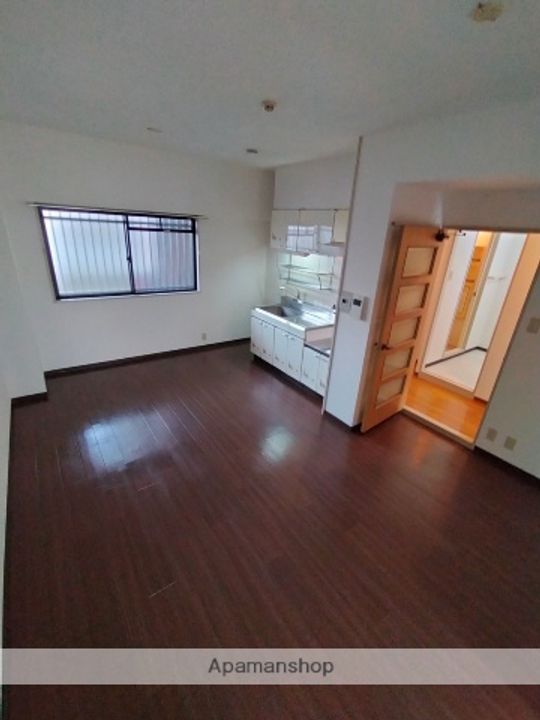 大阪府八尾市高美町1丁目の賃貸マンションの居間