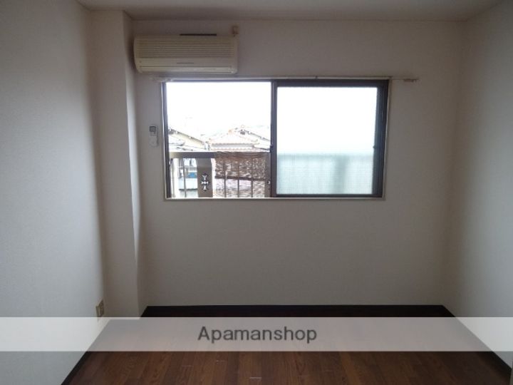 大阪府東大阪市小若江2丁目の賃貸マンションの居間