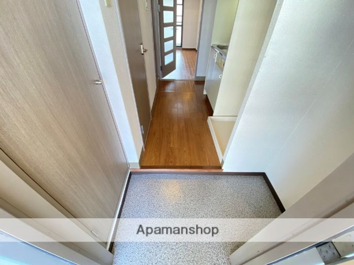 パレイースト小阪の玄関