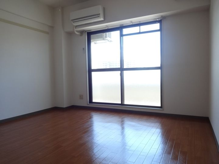 大阪府東大阪市御厨栄町2丁目の賃貸マンションの居間