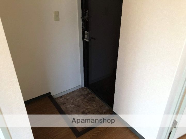 日伸ビル501の玄関