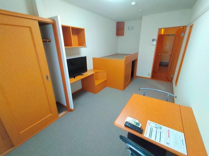 レオパレス光善寺の居間