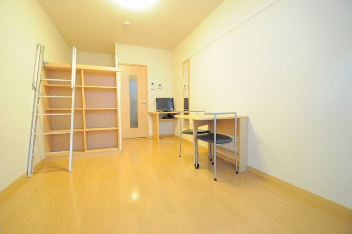 レオパレスAYOKAの居間