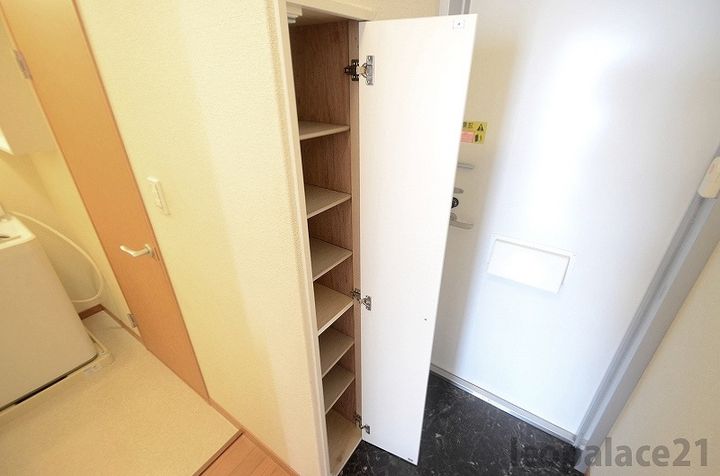 レオパレス金岡の玄関