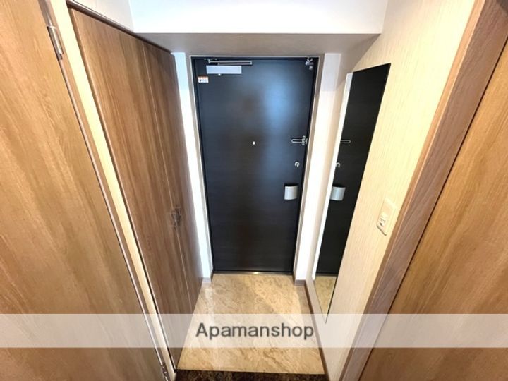 大阪府東大阪市高井田元町2丁目の賃貸マンションの玄関